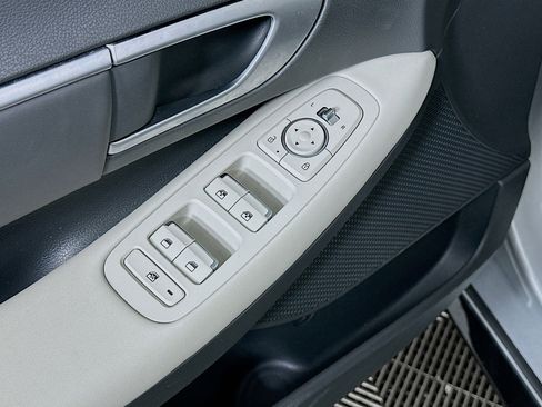 Used 2025 Hyundai Sonata SEL FWD image 15