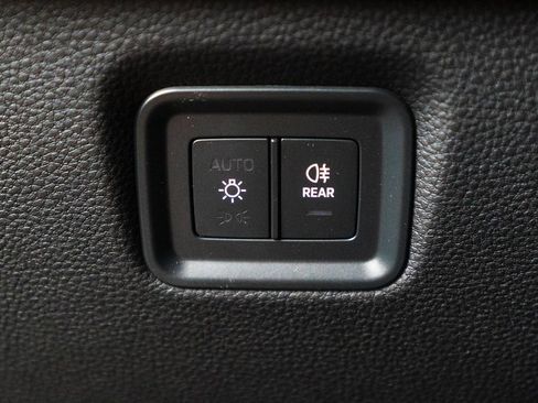 Certified 2025 Porsche Cayenne AWD/4WD image 24