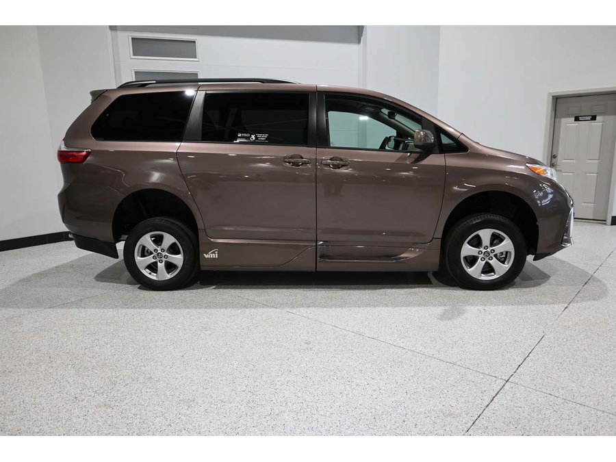 Used 2020 Toyota Sienna LE FWD image 5