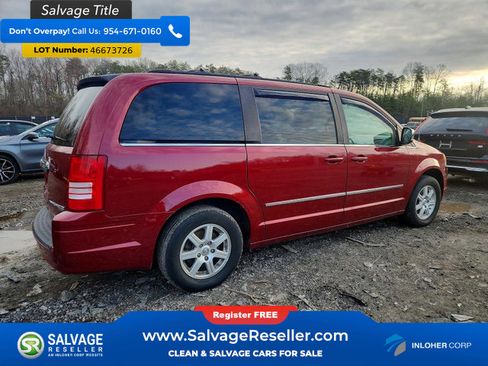 Used 2010 Chrysler Town & Country Touring w/ Safetytec Group image 4