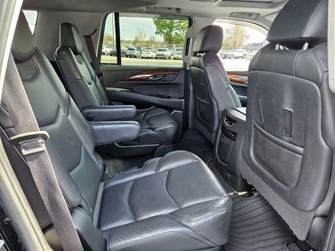 Used 2019 Cadillac Escalade Luxury image 18