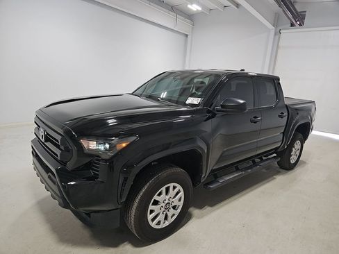 Used 2025 Toyota Tacoma SR AWD/4WD image 1
