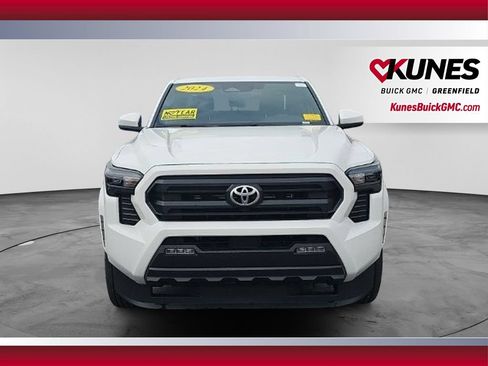 Used 2024 Toyota Tacoma SR5 AWD/4WD image 12