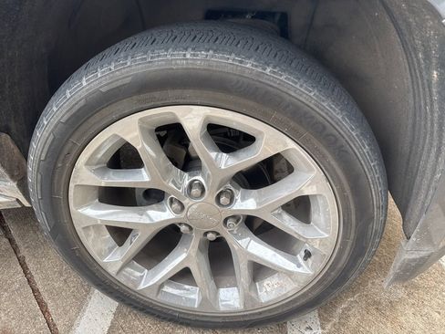 Used 2018 GMC Yukon Denali image 23