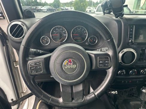 Used 2014 Jeep Wrangler Unlimited Sahara w/ Connectivity Group AWD/4WD image 14