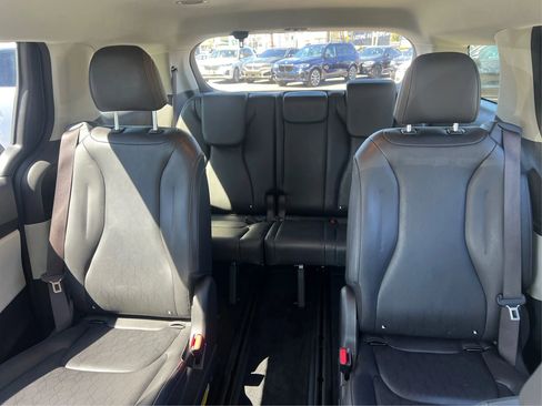 Used 2022 Kia Carnival LX FWD image 31