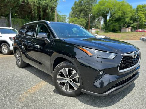 Used 2022 Toyota Highlander XLE FWD image 23
