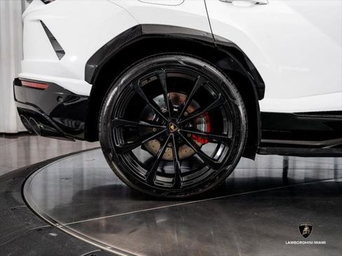 Used 2022 Lamborghini Urus AWD/4WD image 19