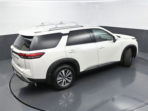 Used 2022 Nissan Pathfinder SL w/ SL Black Package image 37