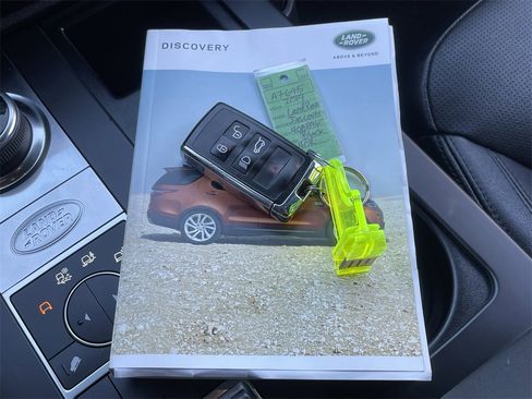 Used 2019 Land Rover Discovery SE image 31
