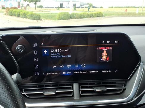 Used 2025 Chevrolet Trax RS image 12