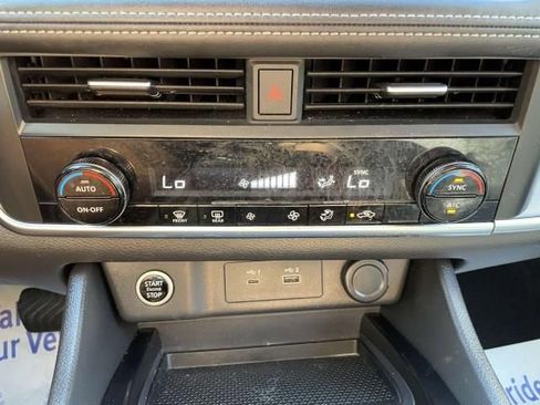 Used 2023 Nissan Rogue SV image 29