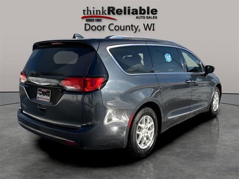 Used 2020 Chrysler Pacifica Touring-L image 5