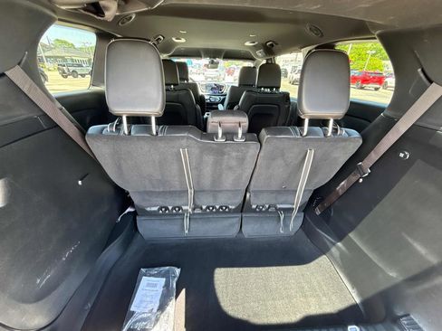 Used 2025 Chrysler Voyager LX FWD image 39