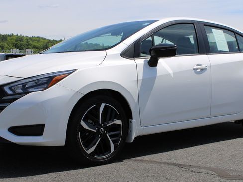 Used 2025 Nissan Versa SR w/ Trunk Package FWD image 15