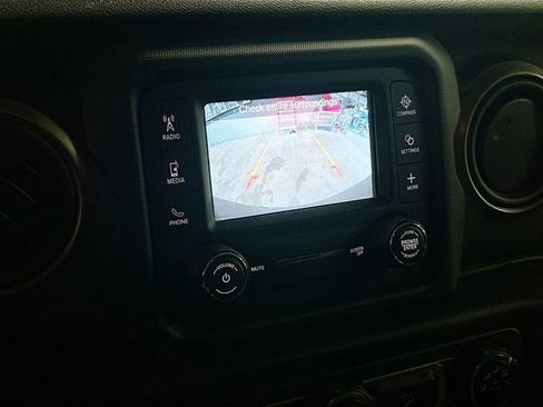 Used 2018 Jeep Wrangler Sport S image 15