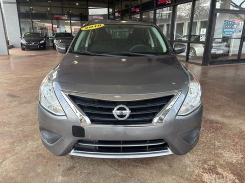 Used 2018 Nissan Versa S Plus image 2