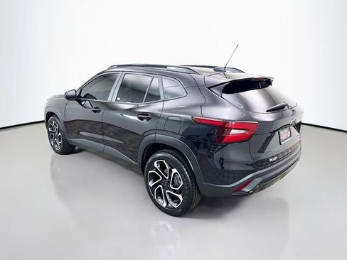 Used 2025 Chevrolet Trax RS w/ Sunroof Package FWD image 5