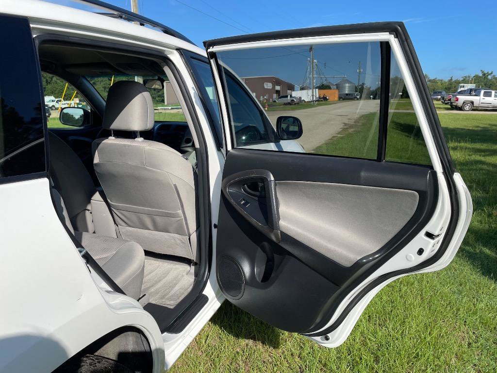 Used 2011 Toyota RAV4 4WD w/ Base L4 Extra Value Pkg image 18