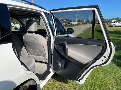 Used 2011 Toyota RAV4 4WD w/ Base L4 Extra Value Pkg image 18
