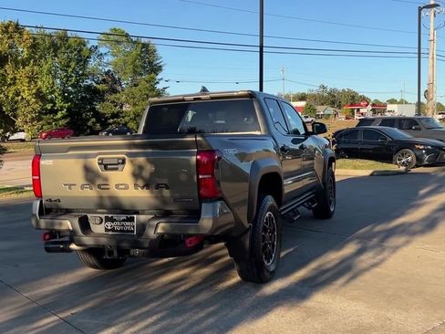 Used 2024 Toyota Tacoma TRD Off-Road image 6