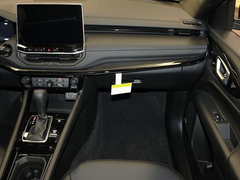 New 2026 Jeep Compass Limited image 33