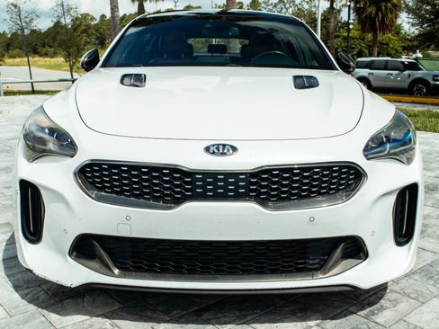 Used 2020 Kia Stinger GT1 RWD image 2