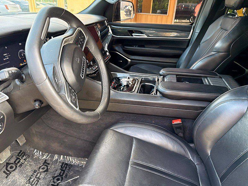Used 2022 Jeep Wagoneer Series II w/ Convenience Group I AWD/4WD image 9