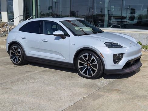 New 2025 Porsche Macan 4 Electric image 9