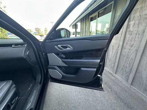 Used 2018 Land Rover Range Rover Velar S AWD/4WD image 19