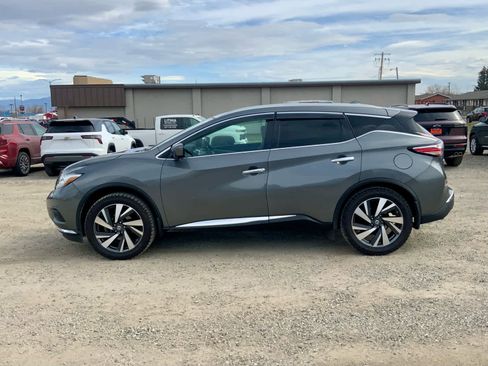 Used 2018 Nissan Murano SV image 2