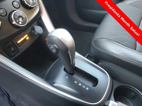 Used 2022 Chevrolet Trax LT w/ LT Convenience Package image 17