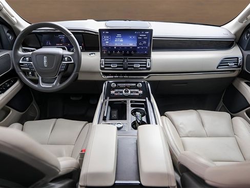Used 2024 Lincoln Navigator Reserve image 27