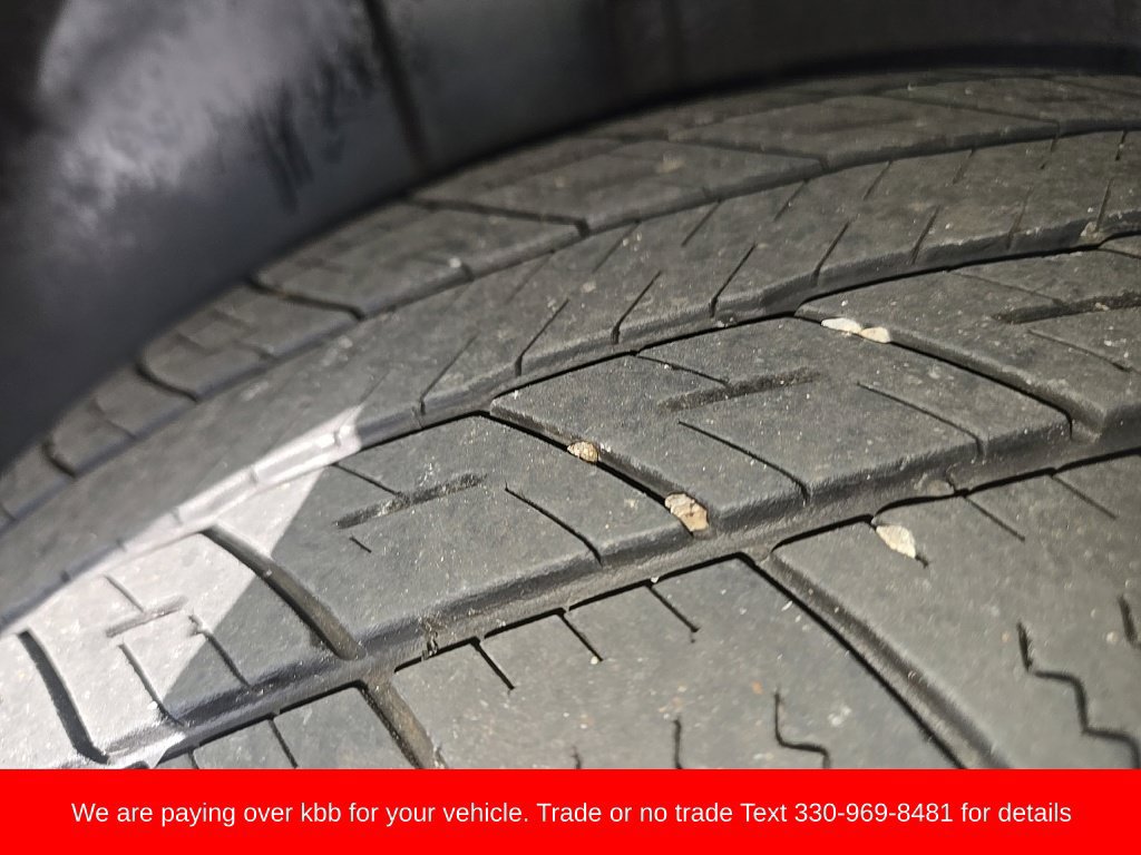 Used 2013 Chrysler Town & Country Touring FWD image 31