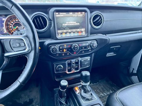 Used 2022 Jeep Wrangler Unlimited Sahara w/ Cold Weather Group image 19