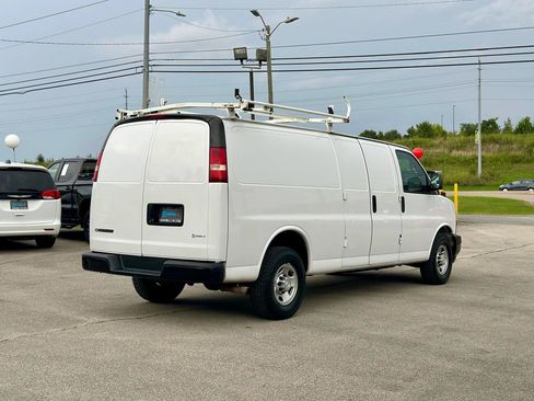 Used 2018 Chevrolet Express 2500 Extended RWD image 19