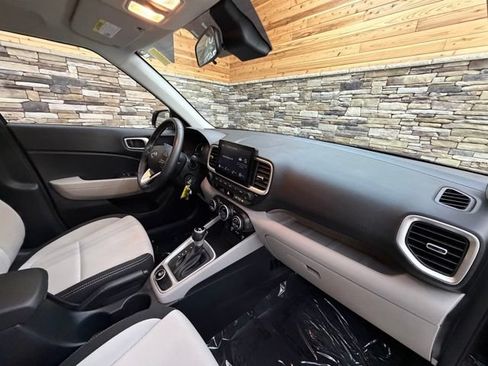 Used 2023 Hyundai Venue SEL FWD image 15