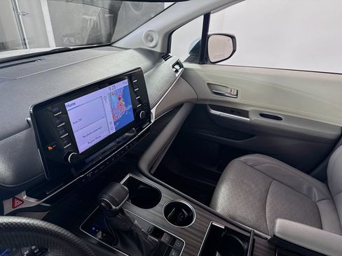 Used 2022 Toyota Sienna Limited AWD/4WD image 5