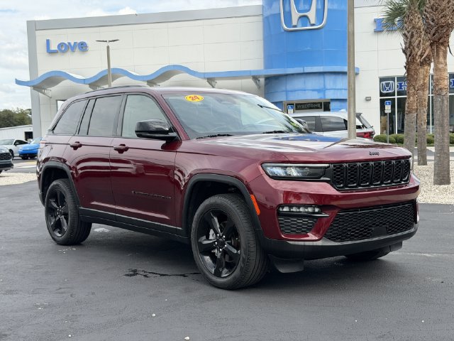 Used 2024 Jeep Grand Cherokee Limited w/ Black Appearance Package AWD/4WD image 2