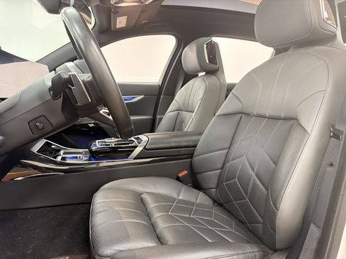 Used 2024 BMW i7 xDrive60 w/ Executive Package AWD/4WD image 5
