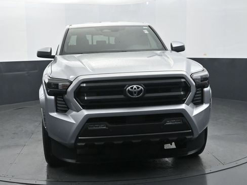 Used 2024 Toyota Tacoma SR5 w/ SR5 Upgrade Package image 8