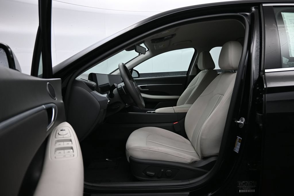 Used 2025 Hyundai Sonata SEL FWD image 22