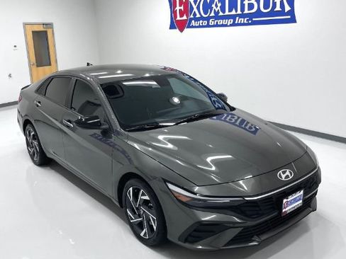 Used 2025 Hyundai Elantra Sport image 5