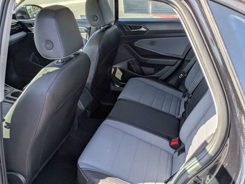 Used 2025 Volkswagen Jetta SE image 14