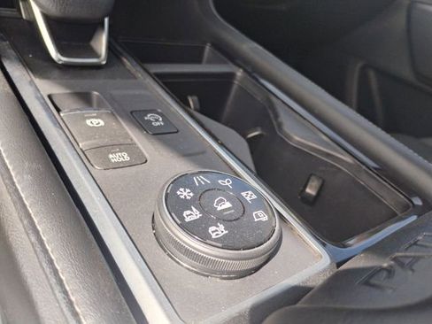 Used 2023 Nissan Pathfinder SL image 21