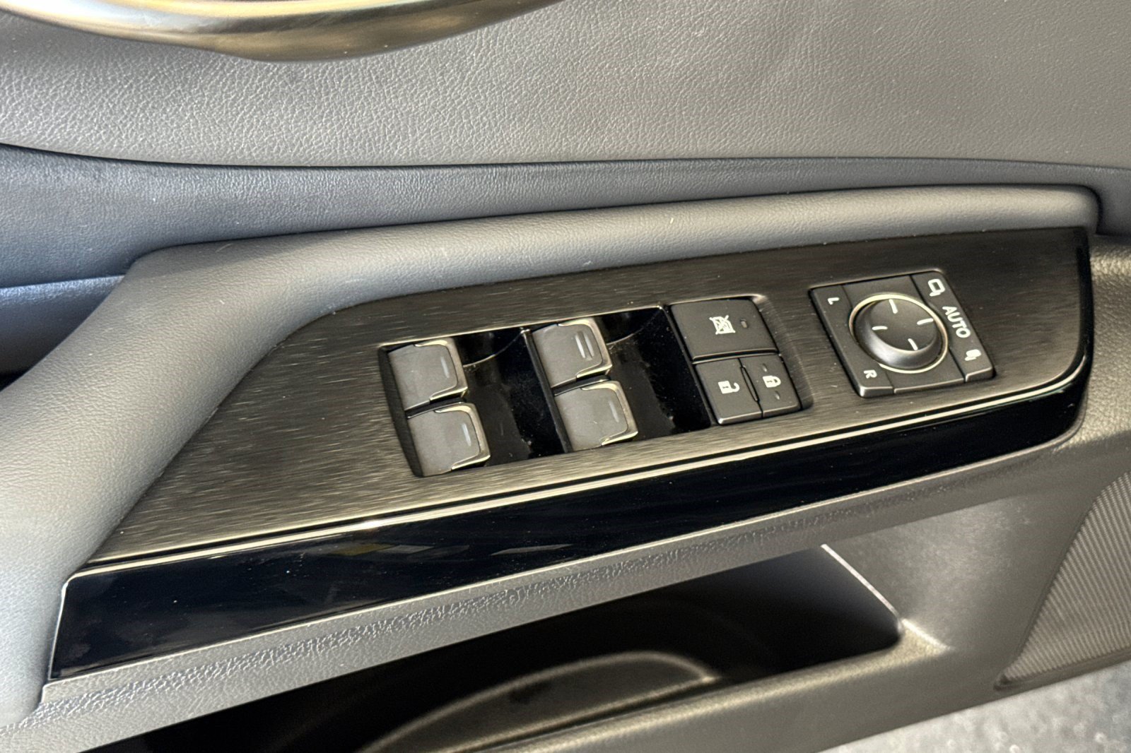 Certified 2025 Lexus ES 300h w/ Premium Package FWD image 13