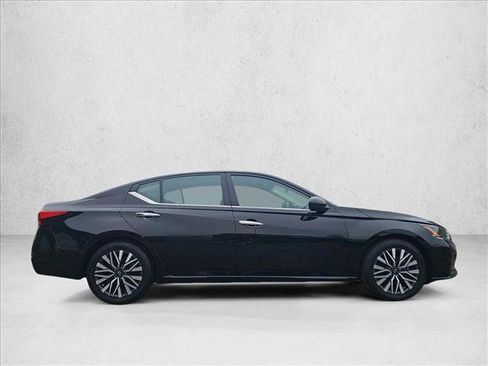 Used 2024 Nissan Altima 2.5 SV FWD image 4