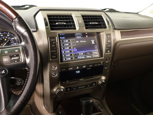 Used 2018 Lexus GX 460 Premium w/ Premium Package image 5