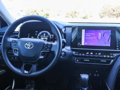 Used 2025 Toyota Camry LE FWD image 13