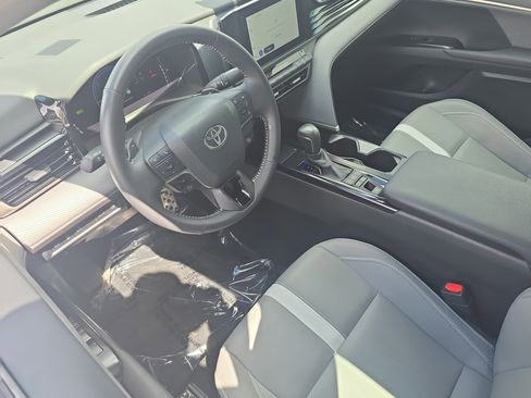 Used 2025 Toyota Camry SE image 15